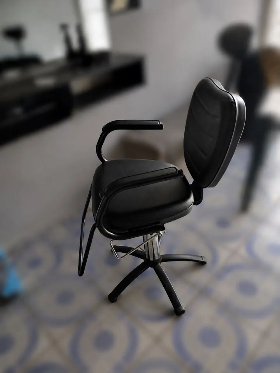 Cadeira Para Barbearia/ Tem conversar no Valor  - Foto 2