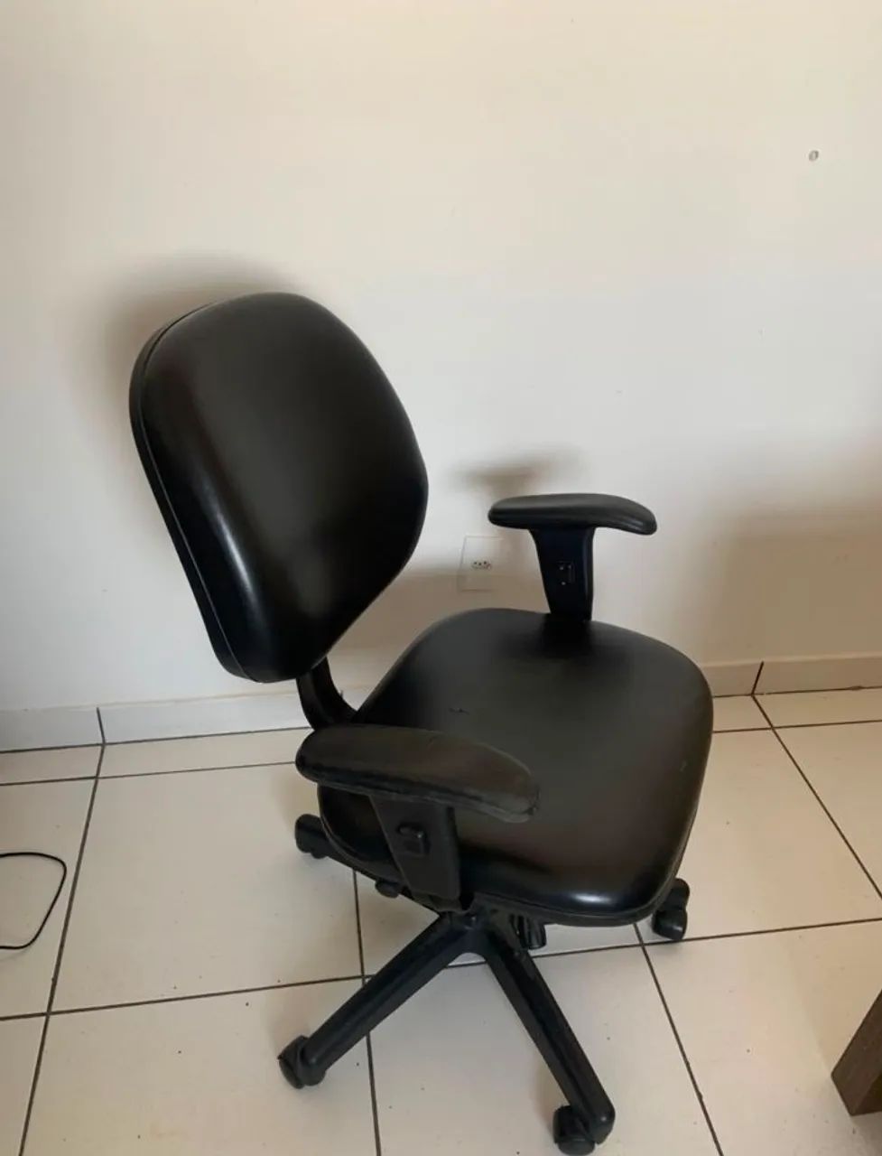 Cadeira para escritório em couro - Foto 2