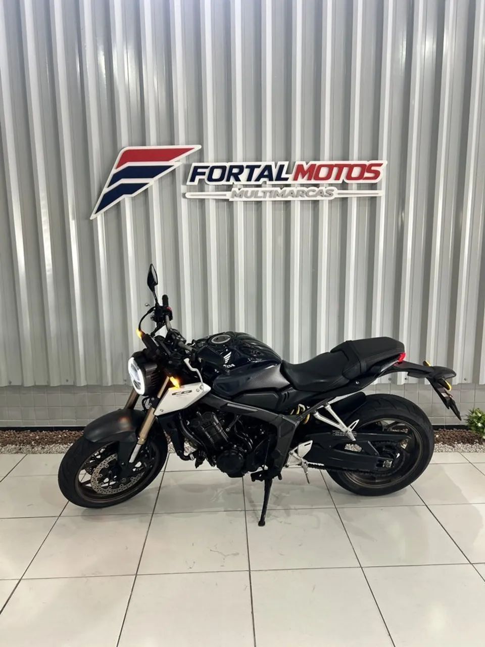 CB 650 R 2021 - Foto 2