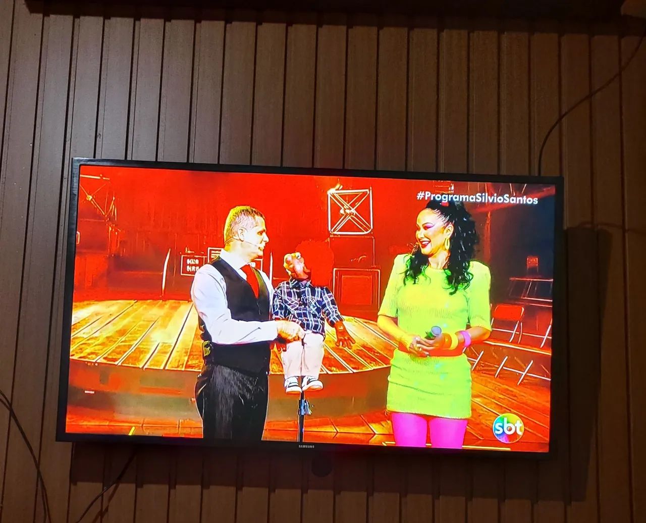 TV 