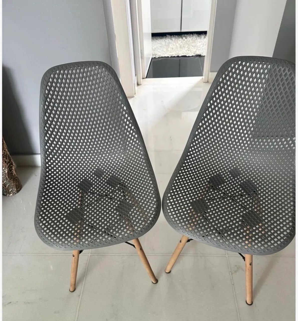 CADEIRA EAMES EM POLIPROPILENO CINZA - Foto 2