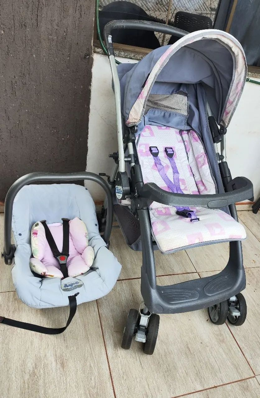 Carrinho com bebê conforto Burigotto 