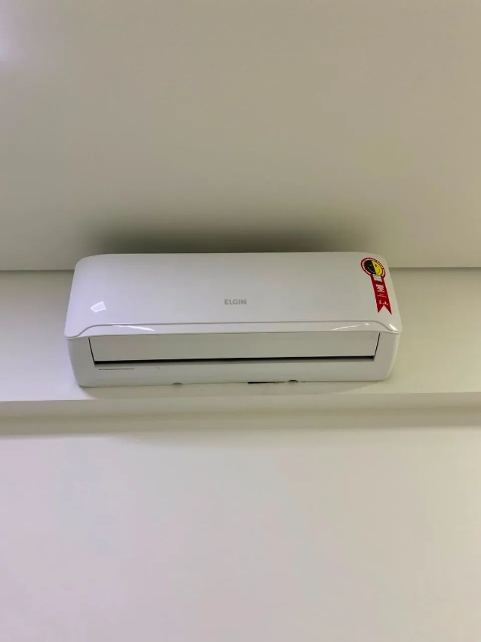 2 APARELHOS DE AR-CONDICIONADO