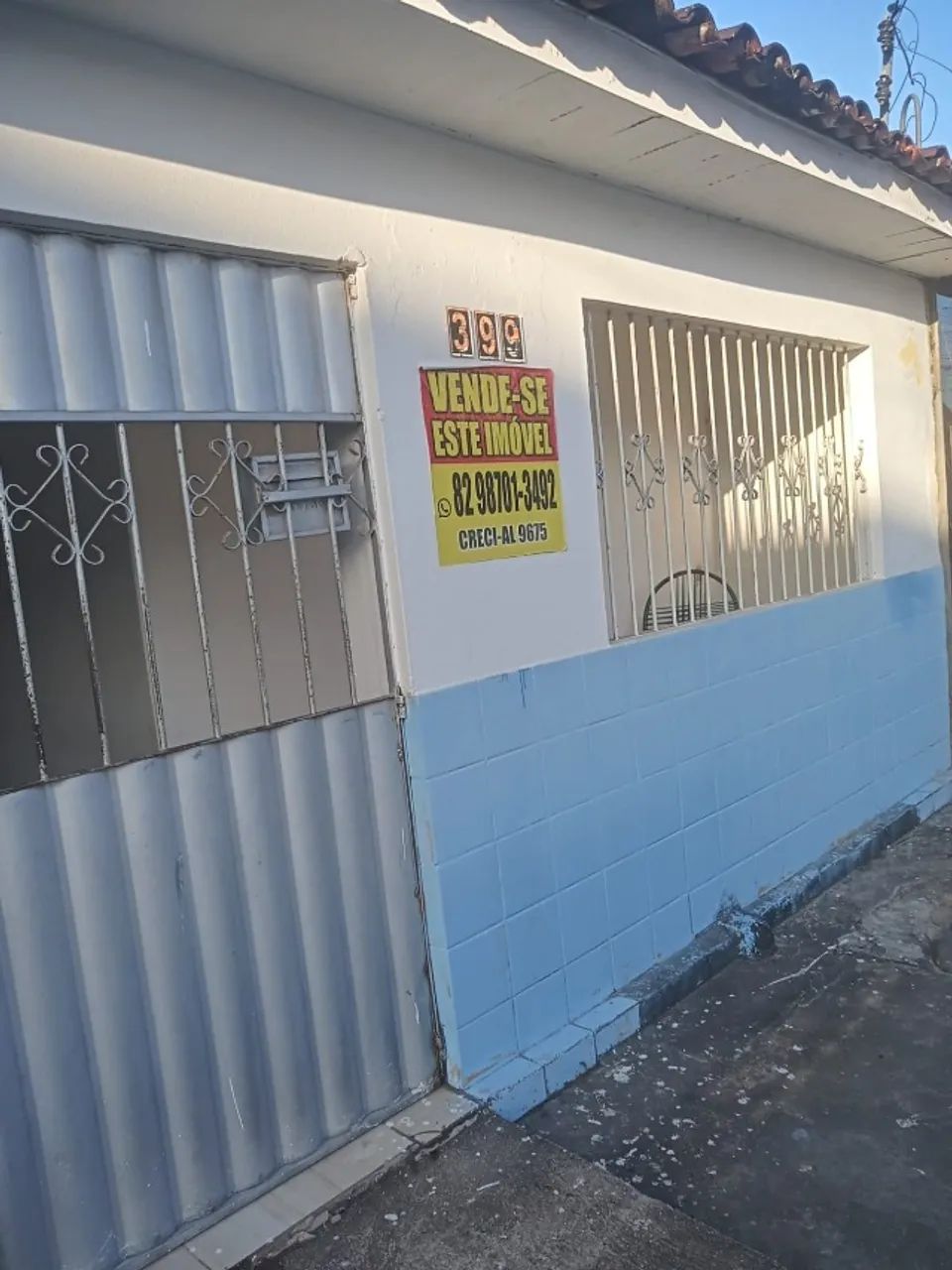 Casa com três quartos, garagem em rua Principal no Clima Bom