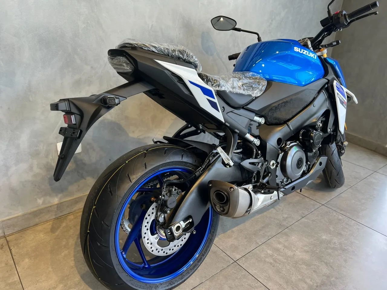 Suzuki 1000 - Foto 4
