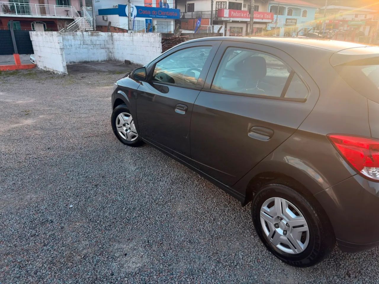 Chevrolet Onix JOY Hatch 1.0 8V Flex Mec. 4P 2018 - Foto 2