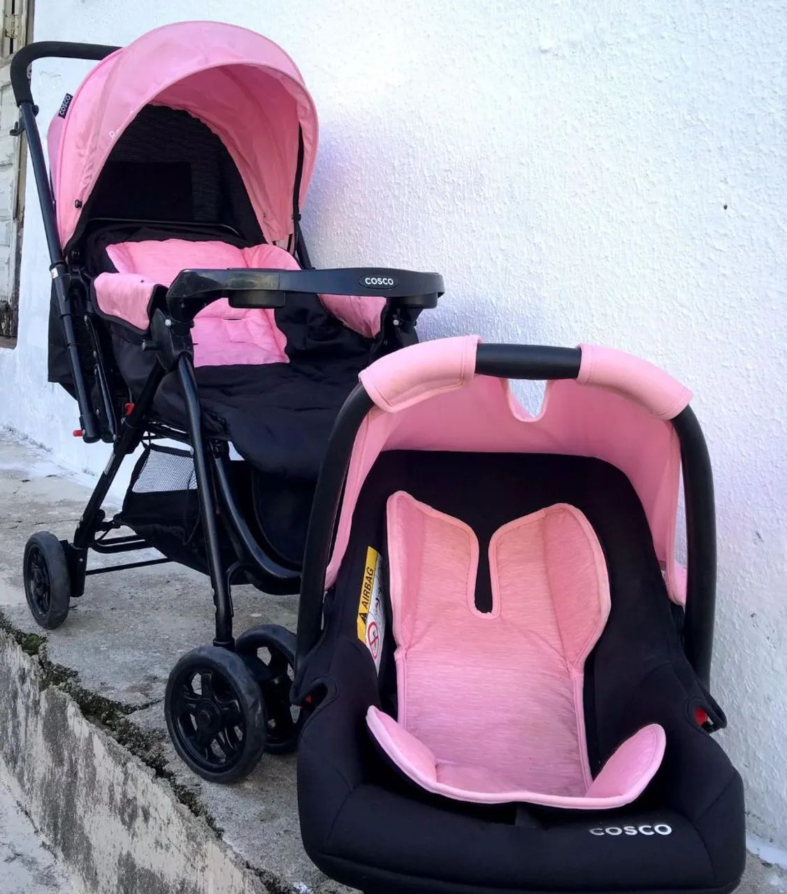 Carrinho e bebê conforto menina