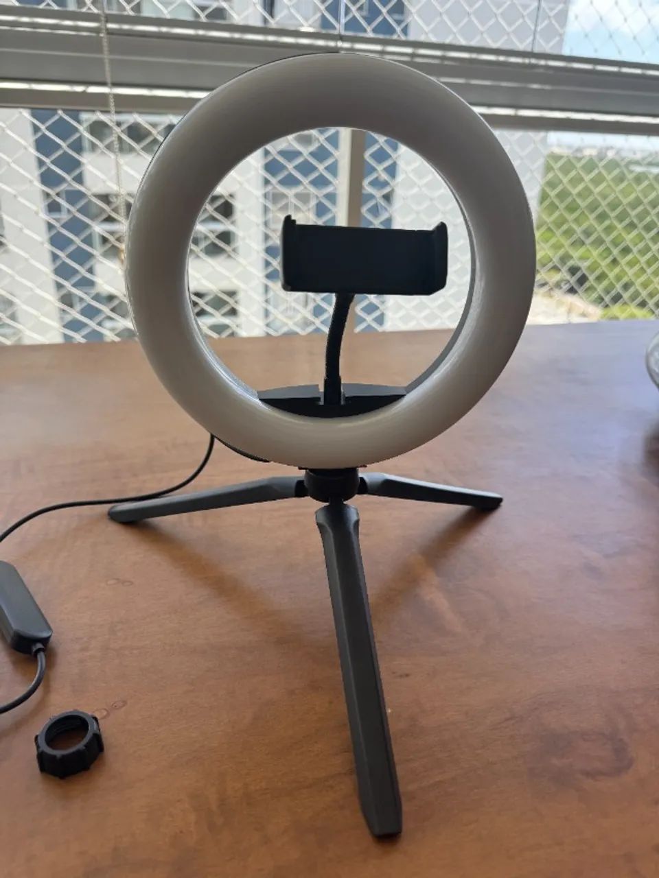 Luz de Mesa com tripé