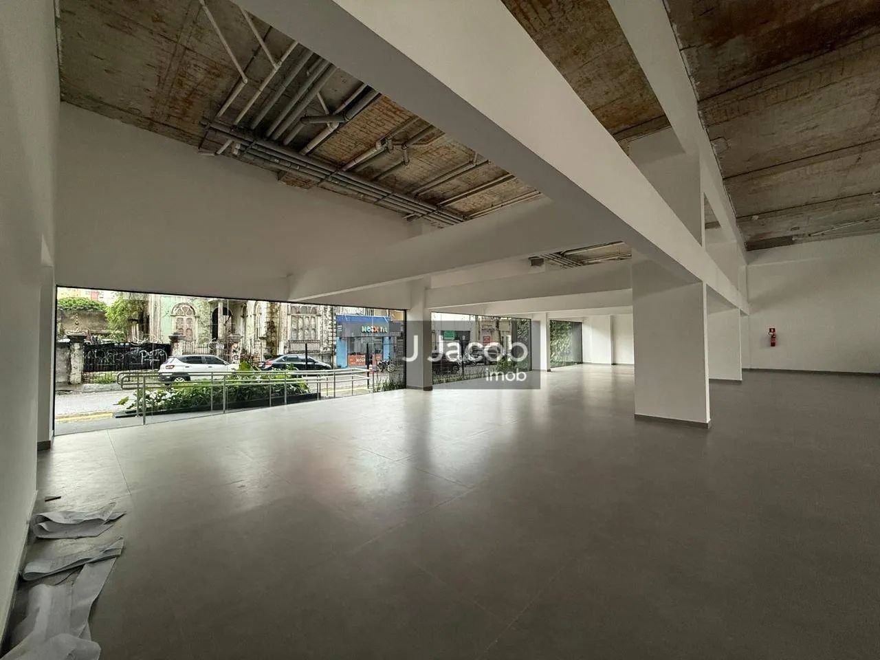 Alugo Loja de 242 m² no Ed. In Boulevard - bairro Reduto - Foto 3