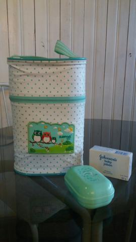 Bolsa termica para mamadeira+saboneteira+sabonete johnson lacrado