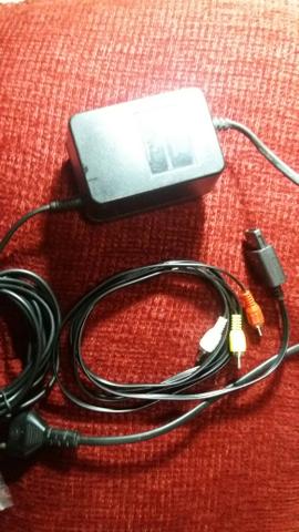 Fonte original e cabo av super nintendo