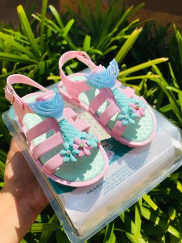 Vendo sandália infantil