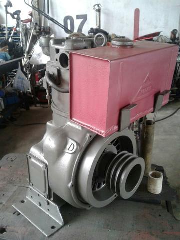 Motor Agrale M-90 com bomba
