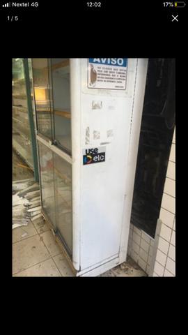 Gondola vitrine em ótimo estado de conservação.