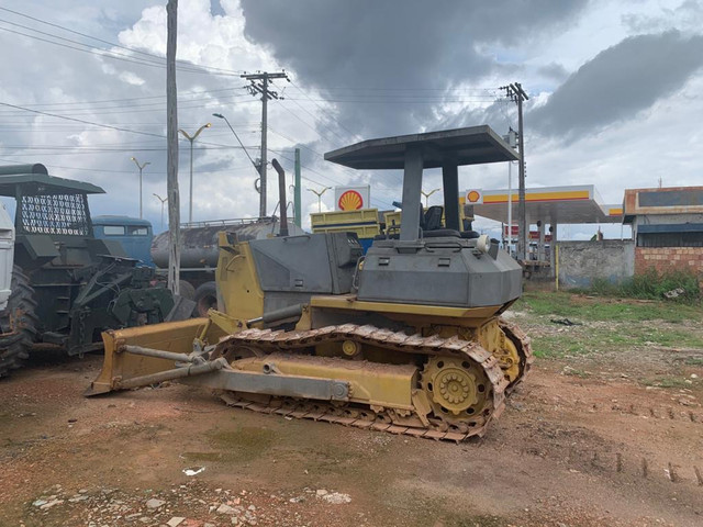 Vende-se ou troca; trator de esteira comax D-41 2002