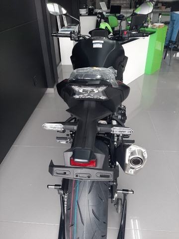 Kawasaki Z 900 Preta 2021 - Foto 6