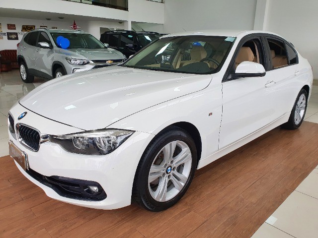BMW 320IA SPORT 2.0 TURBO FLEX AT8 2018  INTERNA CARAMELO / FARÓIS LED 