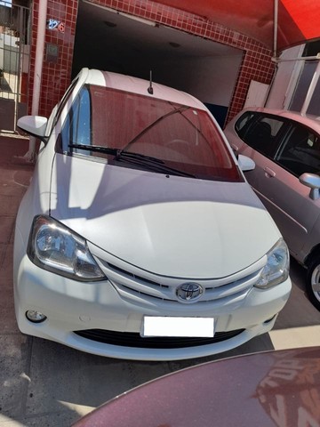 TOYOTA ETIOS SEDÃ AUTOMÁTICO