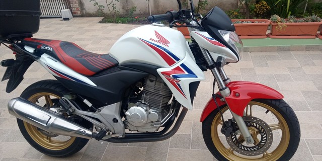 VENDO MOTO HONDA CB 300