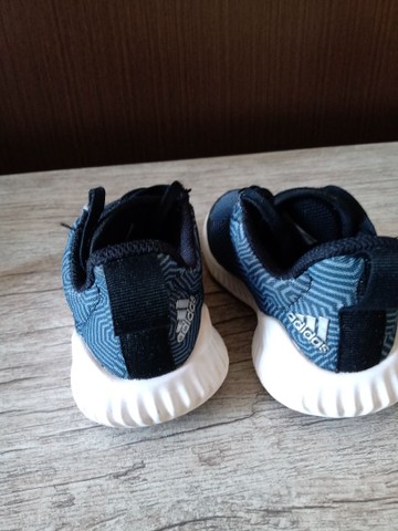 tenis adidas infantil 26