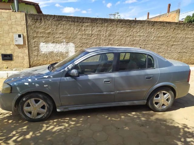 Veículo Chevrolet Astra Sedan, 2003, 4 portas, cor banca (22870