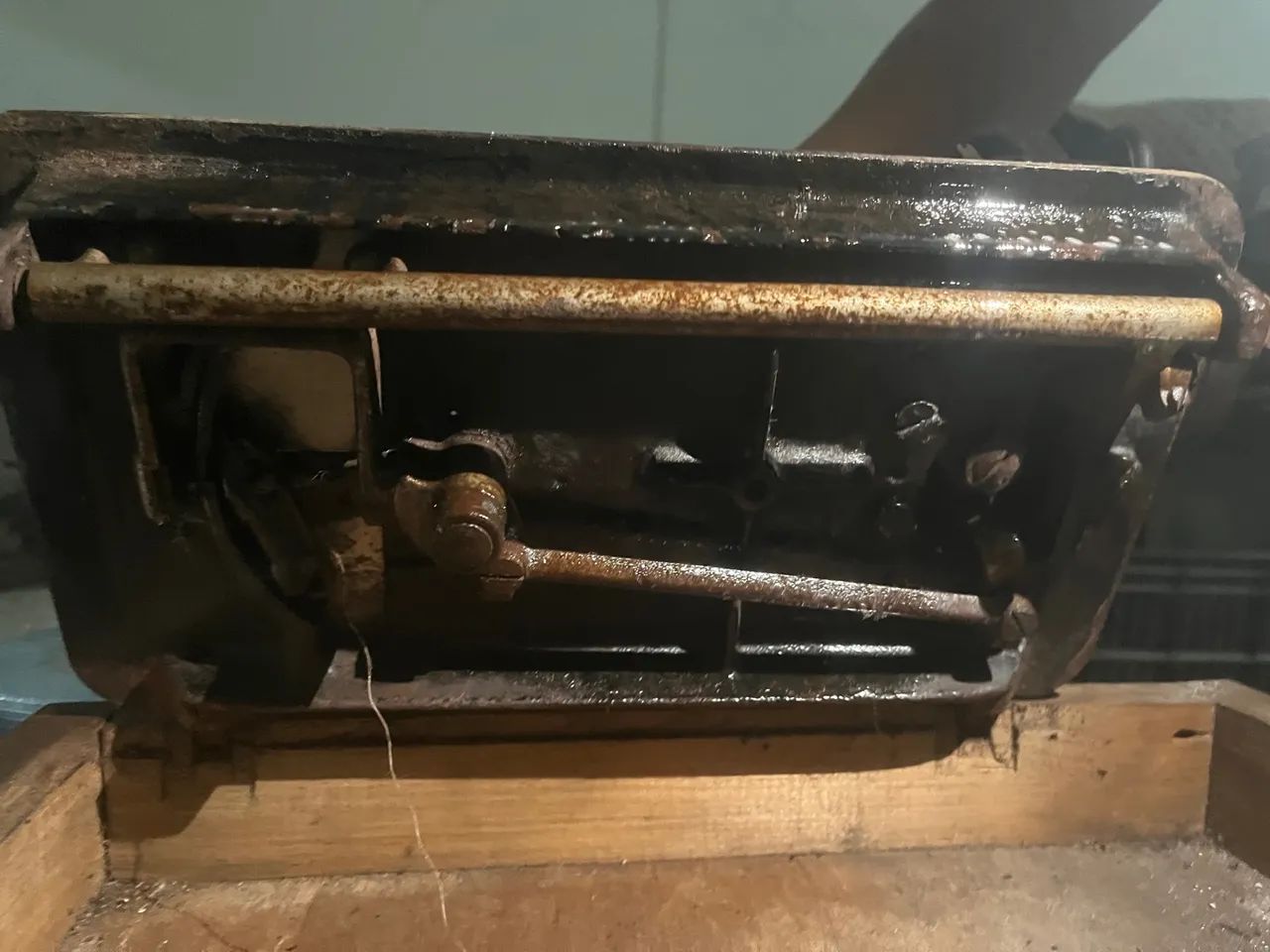 Máquina de costura alemã antiga - Foto 5