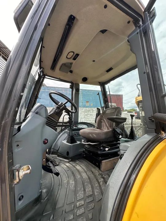 Retroescavadeira New Holland B110 2017 4X4 - Foto 5