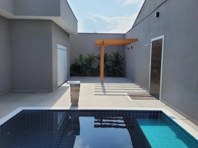 Casa Térrea com Piscina no Jd. Santa Maria em Jacareí-SP - Permuta!!!