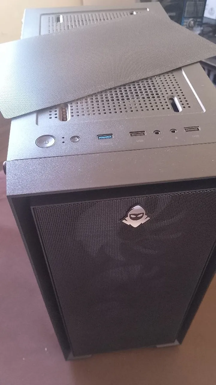 Gabinete Gamer com Design Moderno e Fluxo de Ar Otimizado