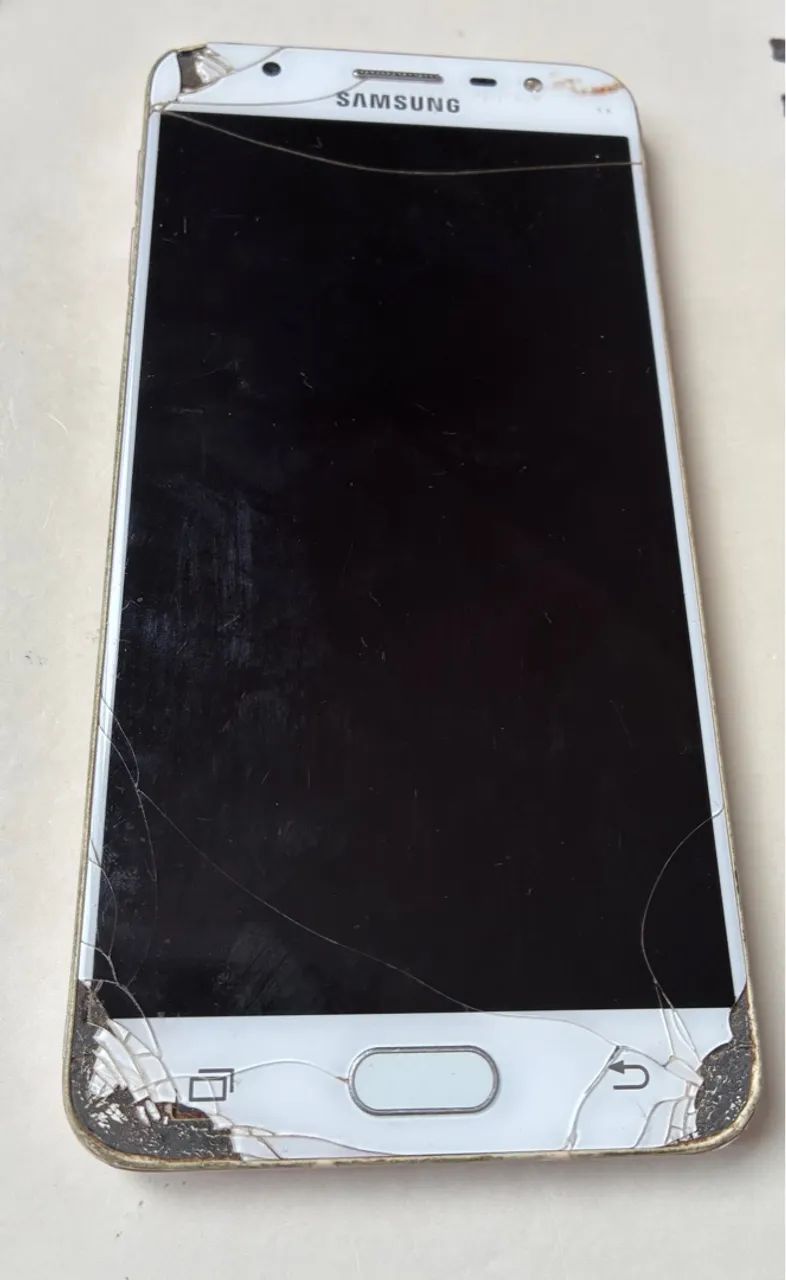 Celular Samsung com defeito 