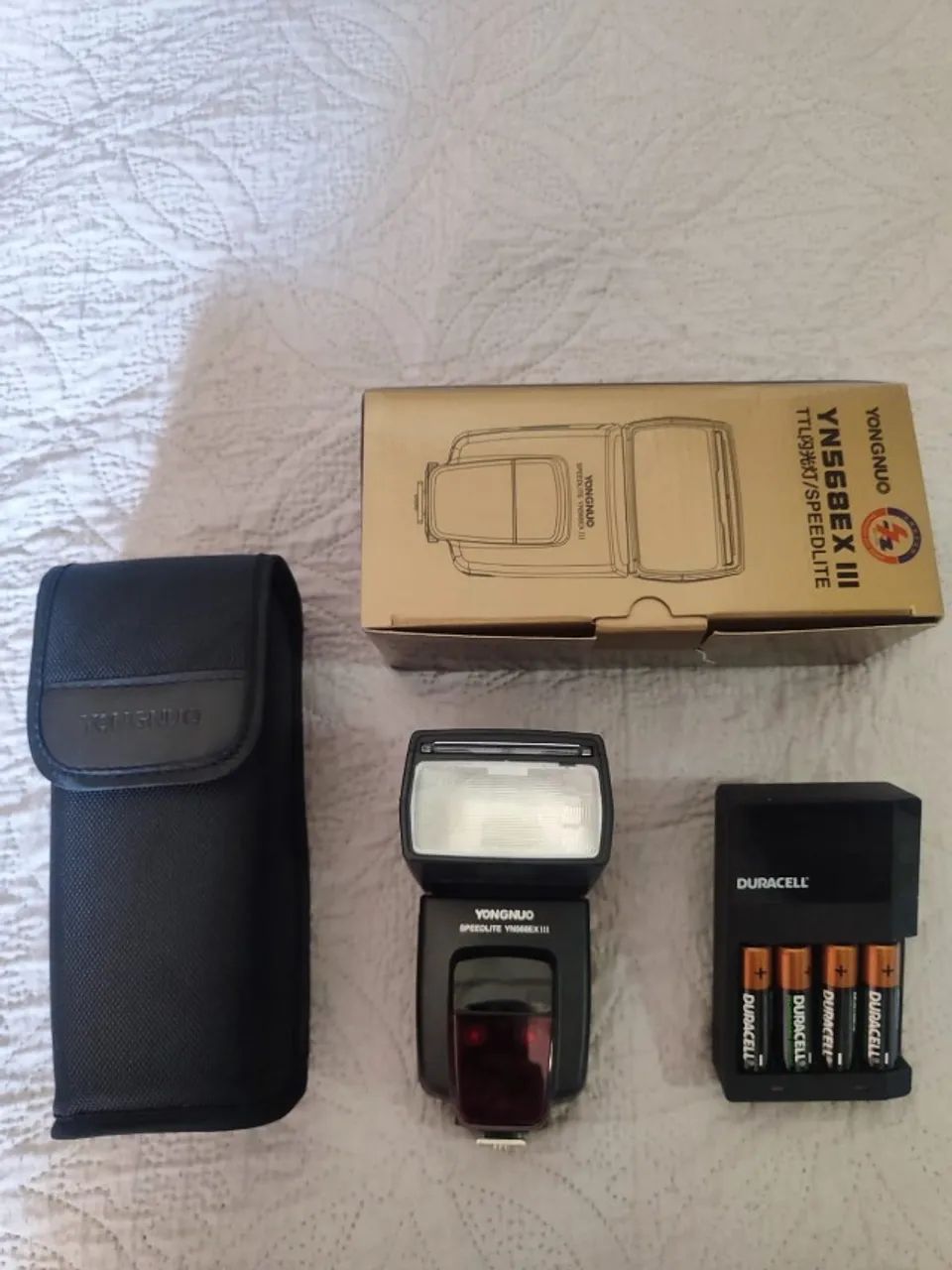 Flash Yongnuo Yn-568ex Iii Speedlite P/ Canon + Carregador e pilhas Duracell