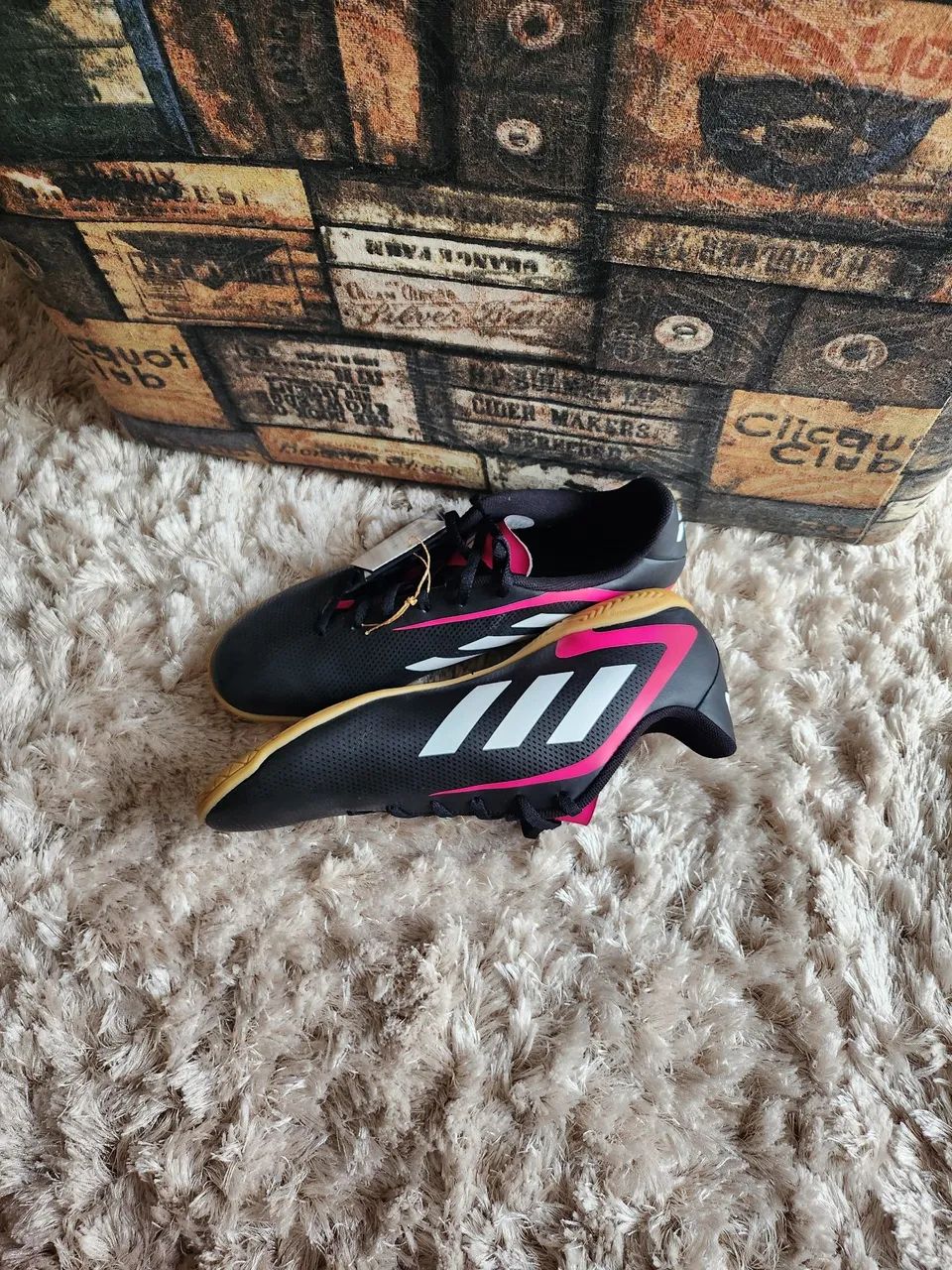 Tamanho 41 e 42 Futsal original Adidas Futsal Preto e Rosa - Foto 4