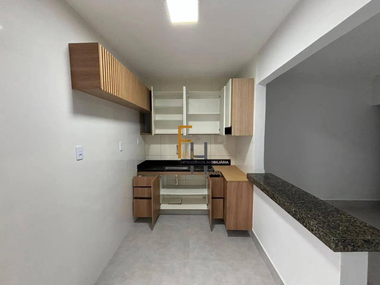 CASA COM 2 QUARTOS I COZINHA COM ARMARIOS PLANEJADOS I PISO PORCELANATO - Foto 5