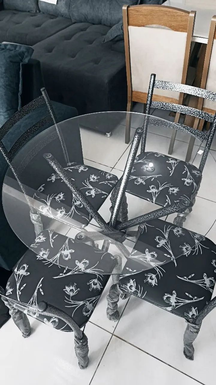 Mesa de Jantar em Metal com Tampo de Vidro - Foto 4