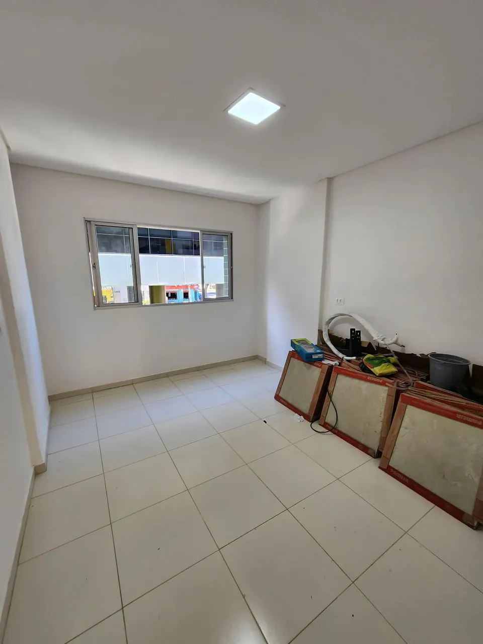 Apartamento reformado, semi mobiliado na Rua da Aurora