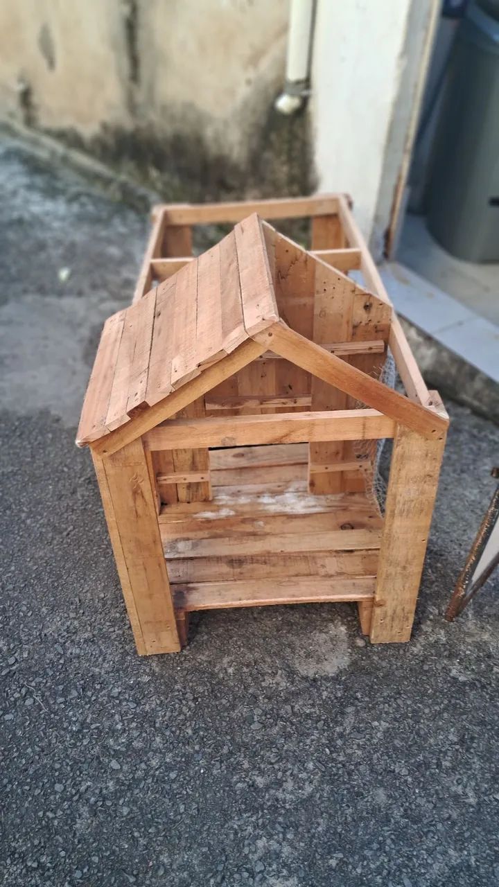 Casinha de madeira artesanal para roedores 