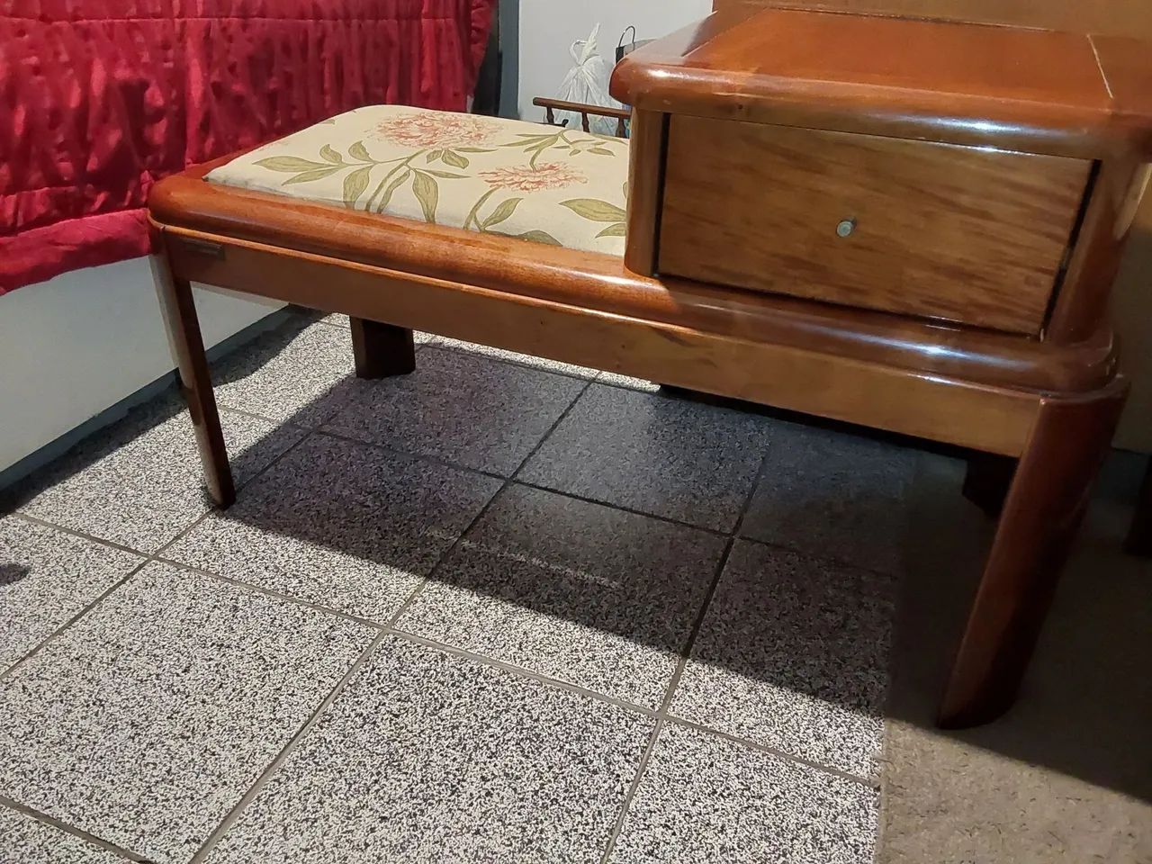 Banqueta com gaveta e estofado floral - Foto 3