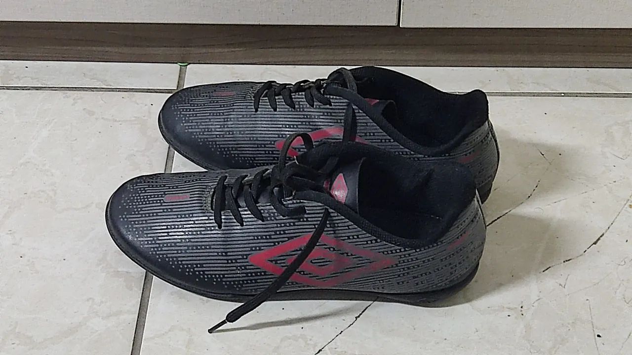 Chuteira umbro fast society tamanho 41