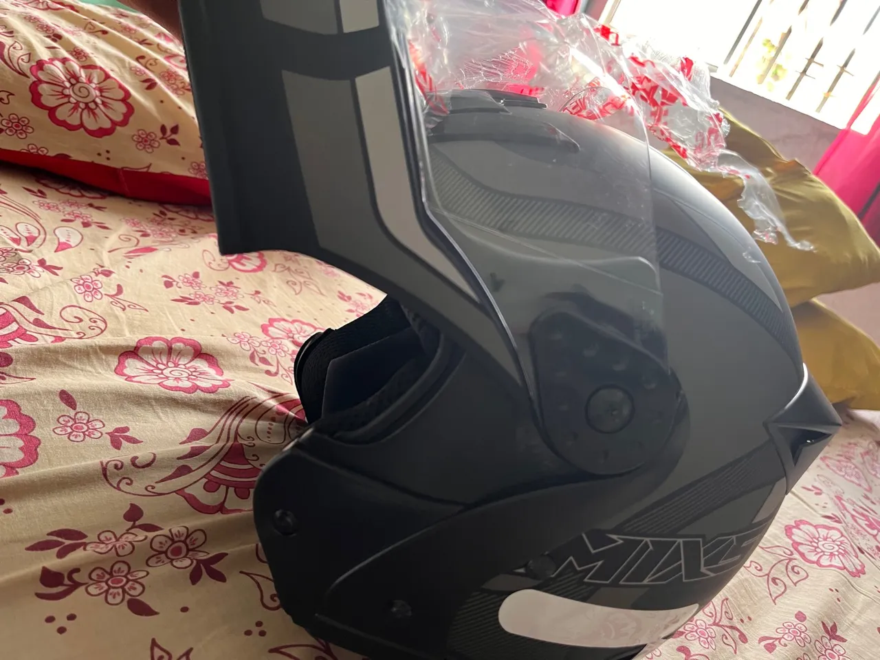 Capacete de Moto - Preto e Cinza