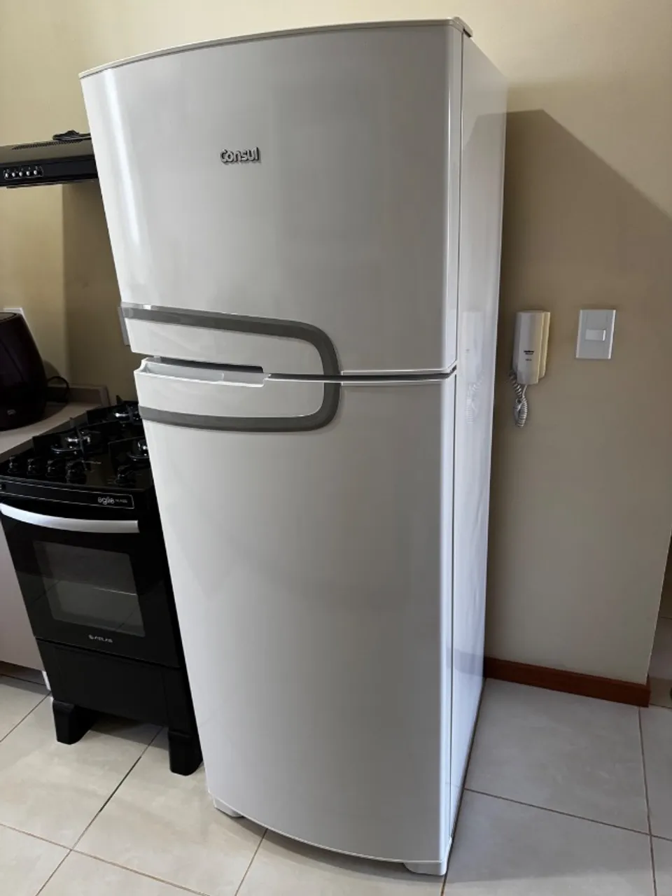 Geladeira em estado de nova. Perfeitas condições de uso. 340 litros.