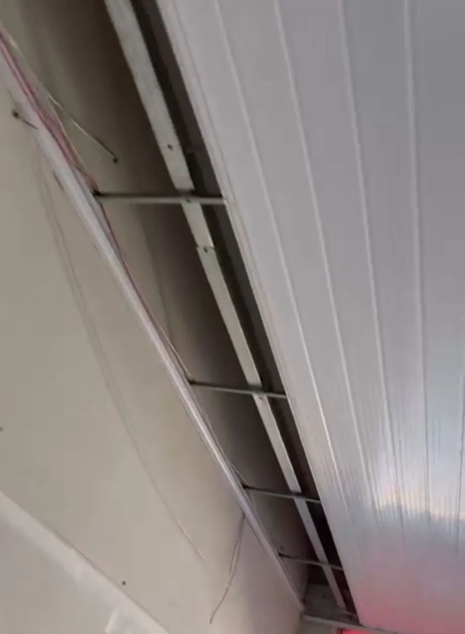 Forro de PVC e Perfil  Usado Várias Sobras - Foto 3