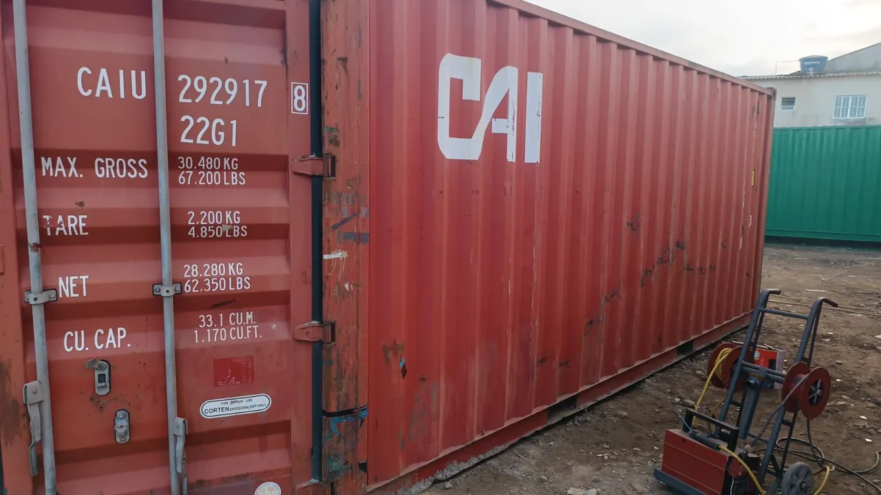 Container DRY 6 Metros - 2,59 alt. x 2,44 largura x .6,06 comprimento;