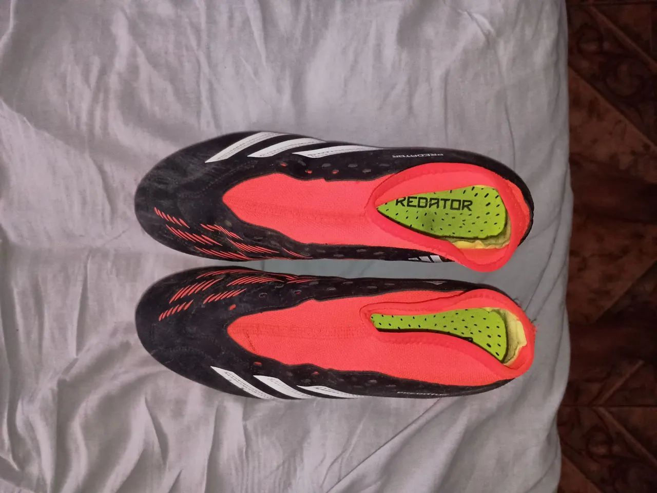 Chuteira Campo Adidas Predator 24 Club Unissex - Preto+Branco - Foto 2