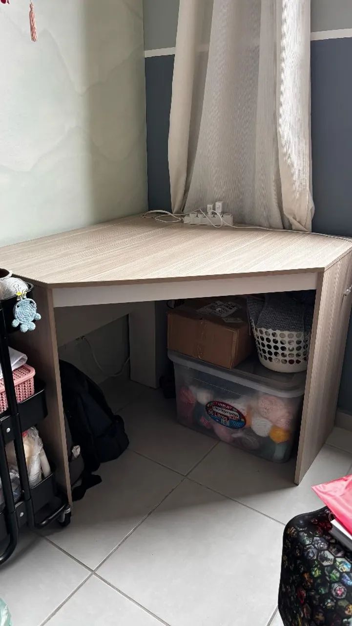 Escrivaninha de canto funcional e elegante