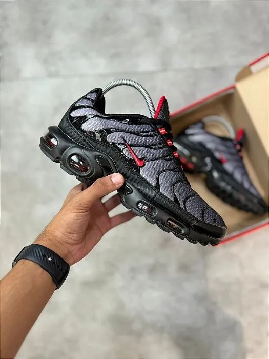 Nike Air Max Plus TN Preto e Vermelho