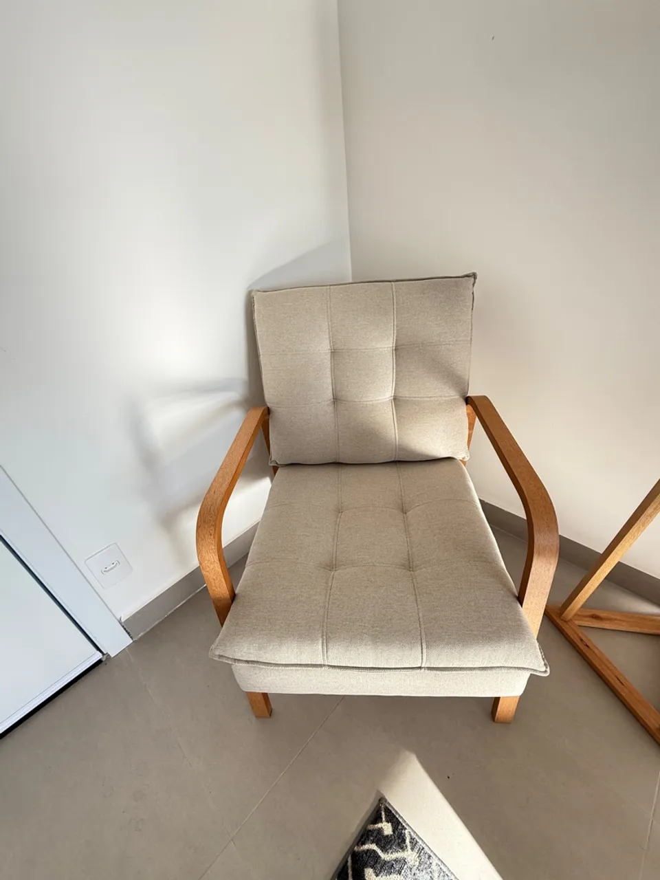 Poltrona Decorativa Linho com Madeira