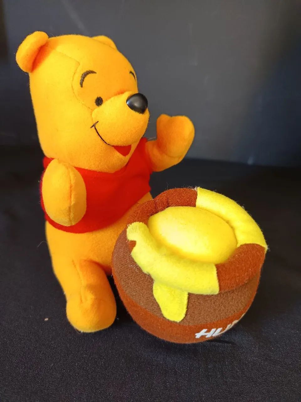 Urso Pooh Pelúcia com Pote de Mel - Foto 2