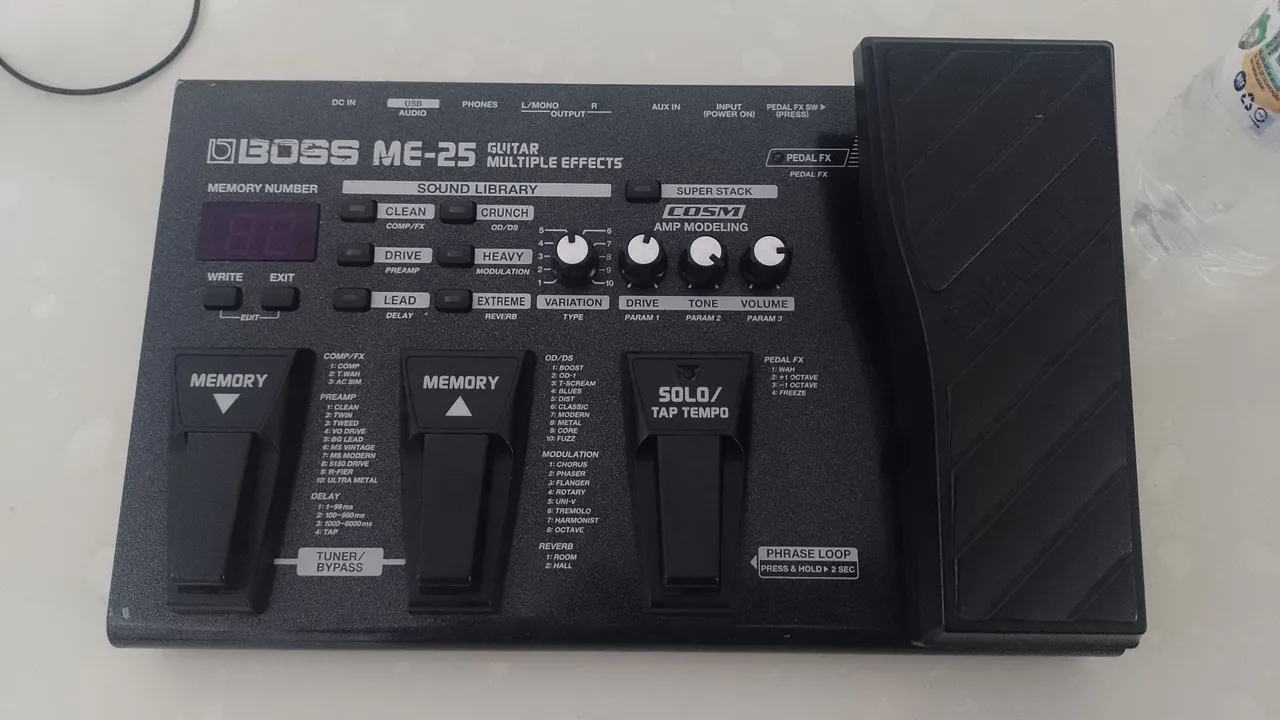 BOSS ME-25 Guitarra Multi Efeitos - Pedalboard