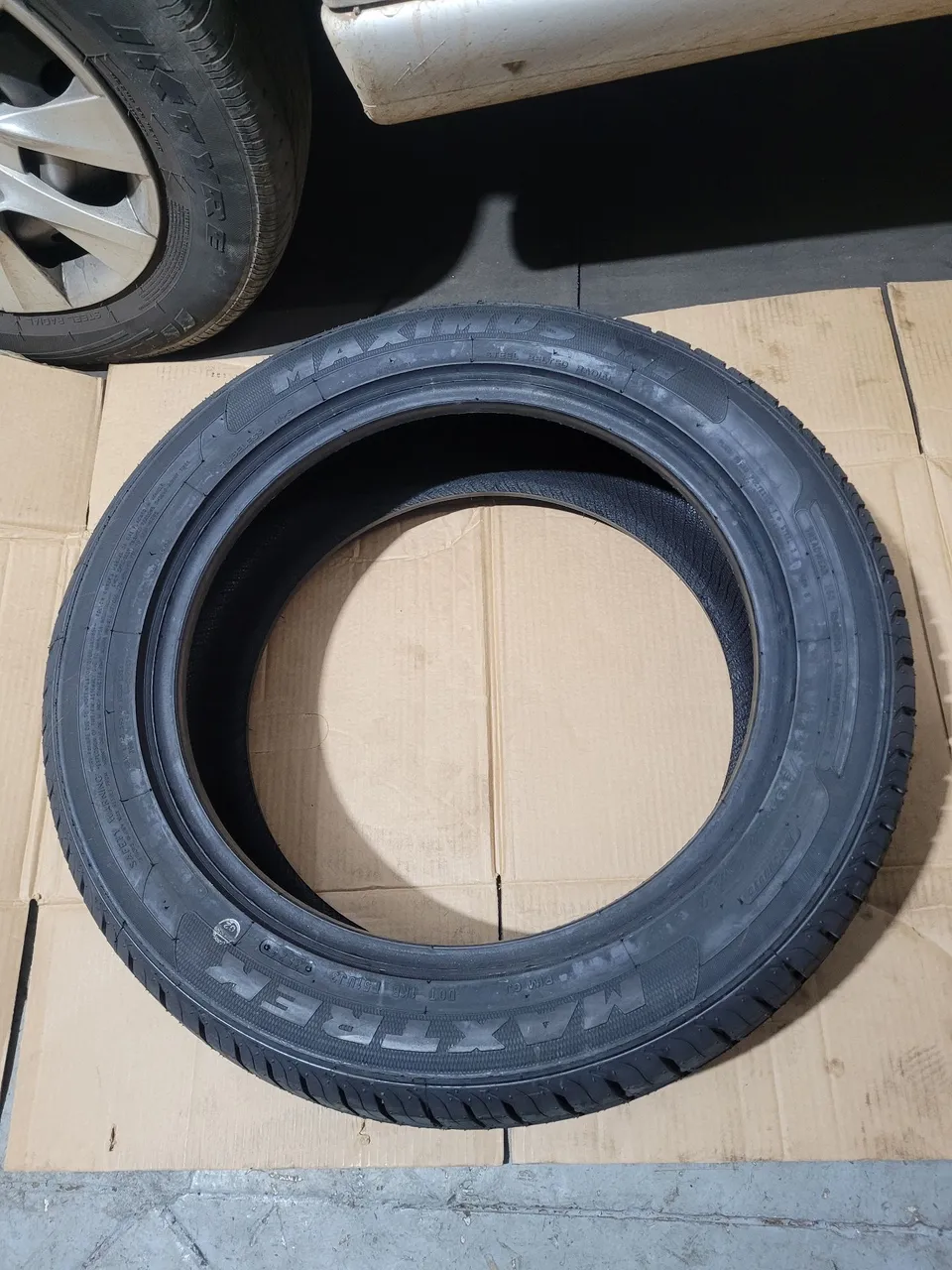 Pneu Maxtrek 195/55 aro 16
