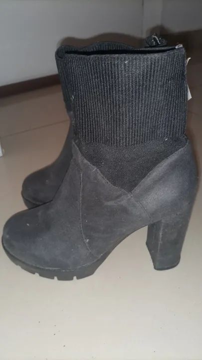 Botas pretas de cano curto - Foto 2